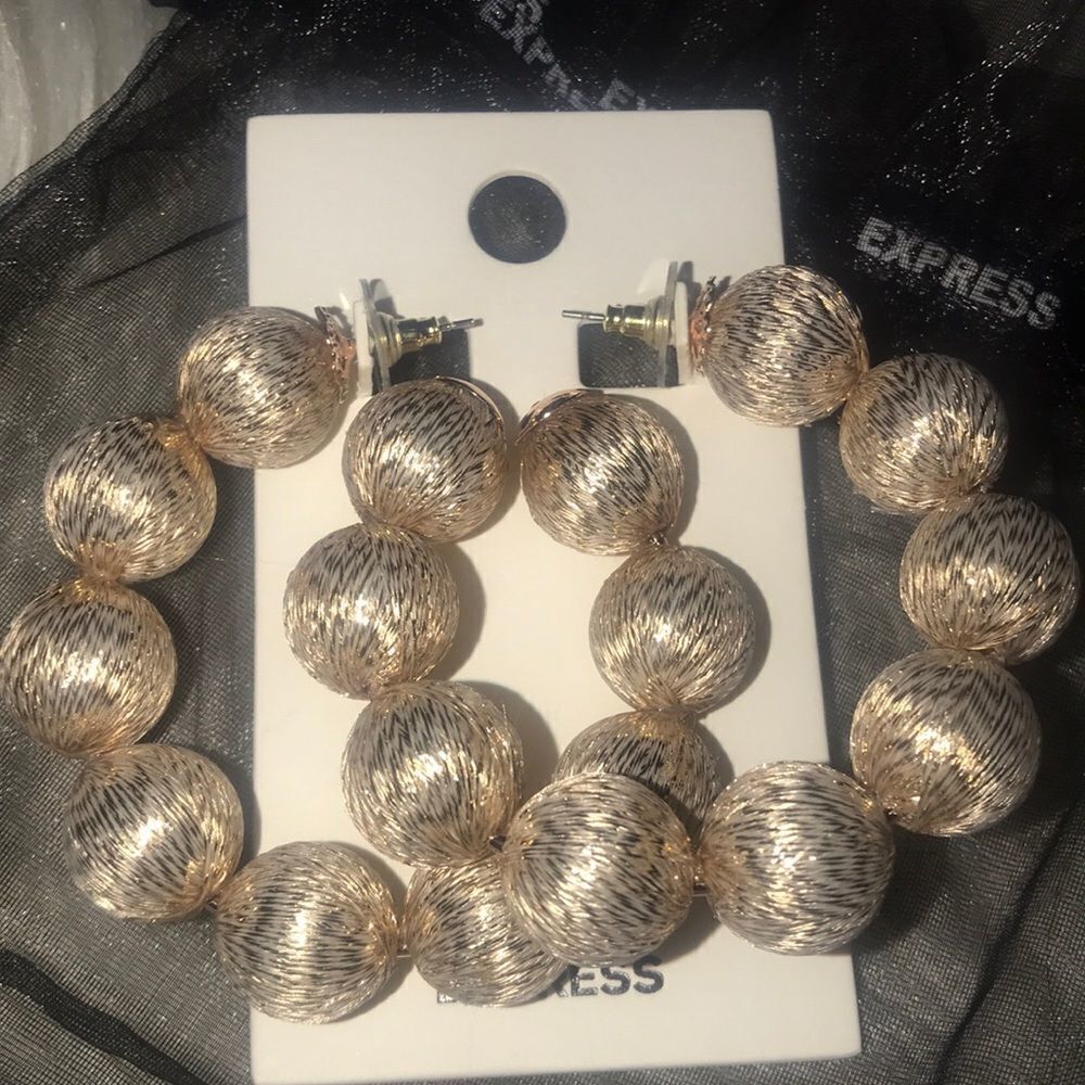 ✨ Thread-Wrapped Ball Hoop Earrings✨ - Picture 2 of 6